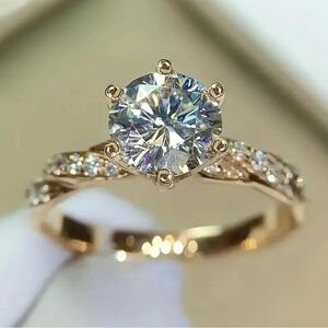 Elegant Gold Diamond Ring.